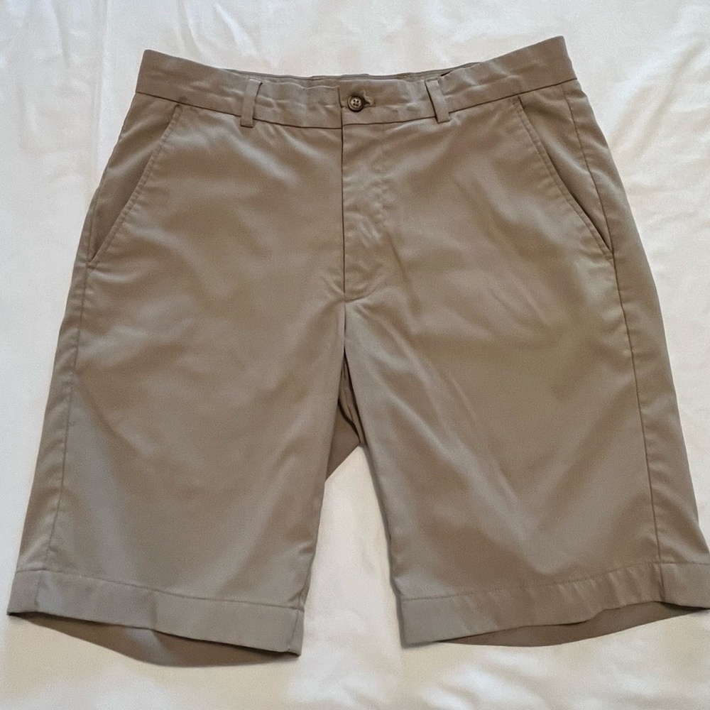 Greg Norman Men's Casual Tan/Khaki  Shorts. Size 30